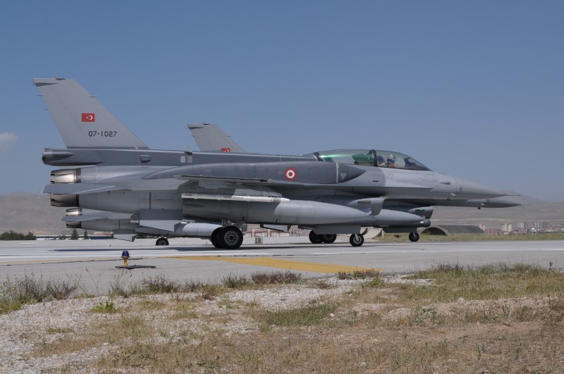 Photo 16.JPG - Turkish F-16D Block 50 waiting for take-off clearance. Even the Block 50 aircraft bear no markings 